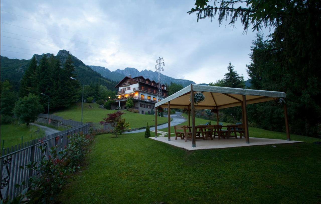 Albergo Ristorante Scanapà Castione della Presolana Exterior foto