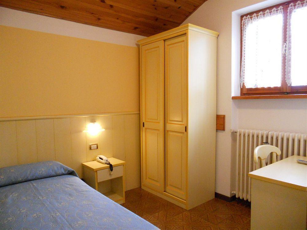 Albergo Ristorante Scanapà Castione della Presolana Exterior foto